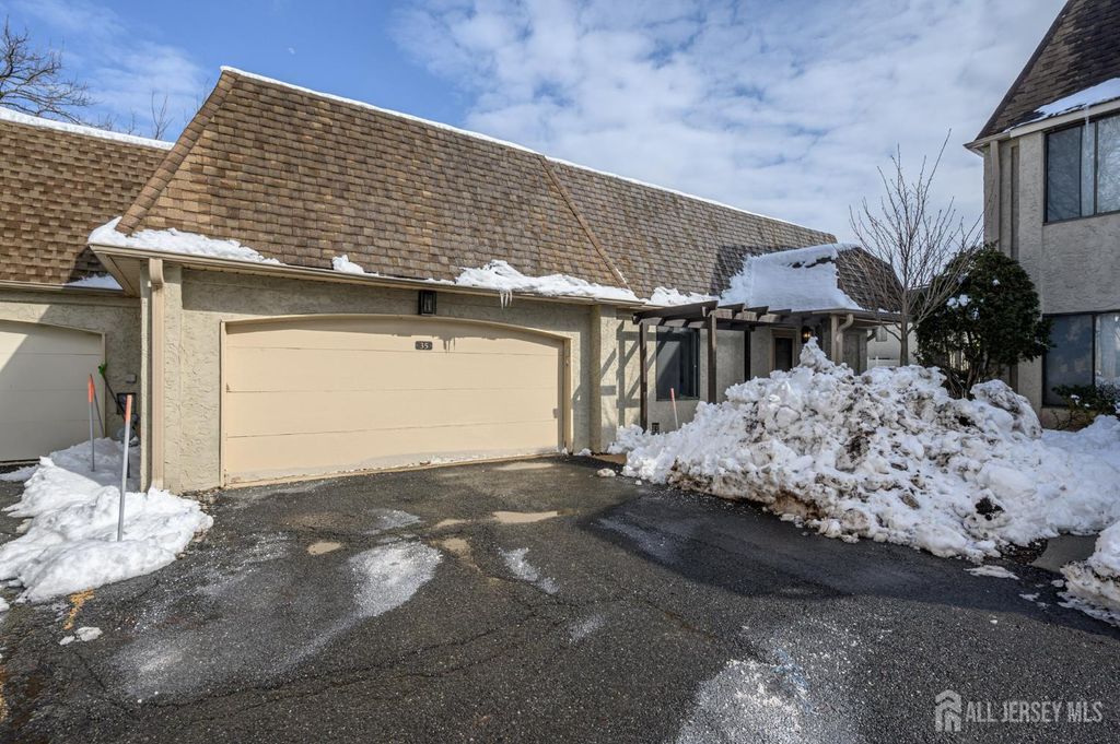 35 Carriage Place, Edison, NJ 08820