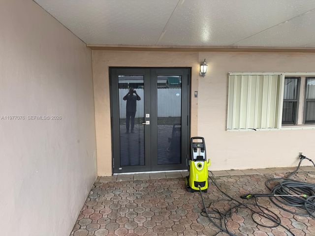 1585 W 53rd St, Hialeah, FL 33012