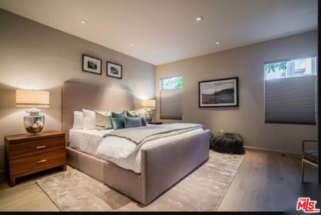 2391 Roscomare 403, Los Angeles, CA 90077