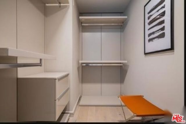 2391 Roscomare 403, Los Angeles, CA 90077
