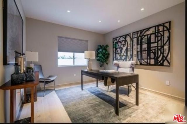2391 Roscomare 403, Los Angeles, CA 90077