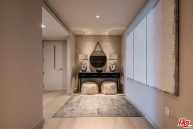 2391 Roscomare 403, Los Angeles, CA 90077