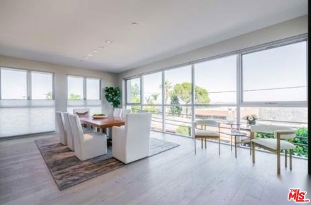 2391 Roscomare 403, Los Angeles, CA 90077