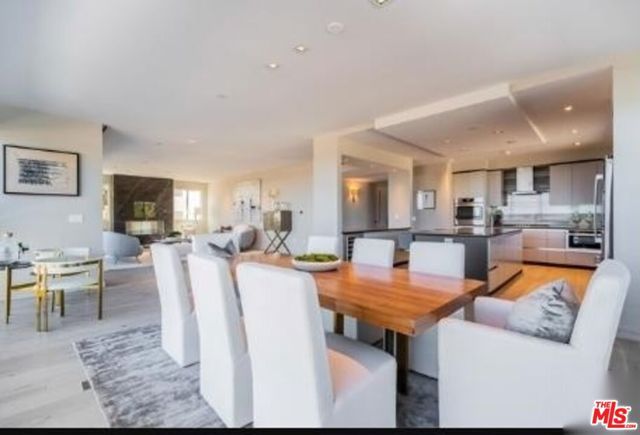 2391 Roscomare 403, Los Angeles, CA 90077