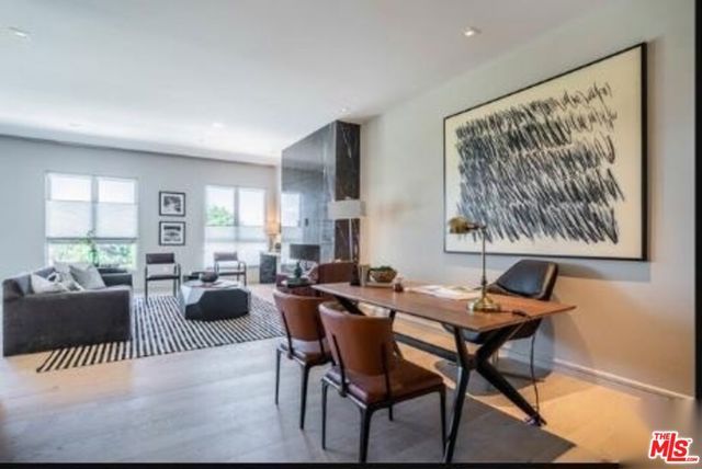 2391 Roscomare 403, Los Angeles, CA 90077