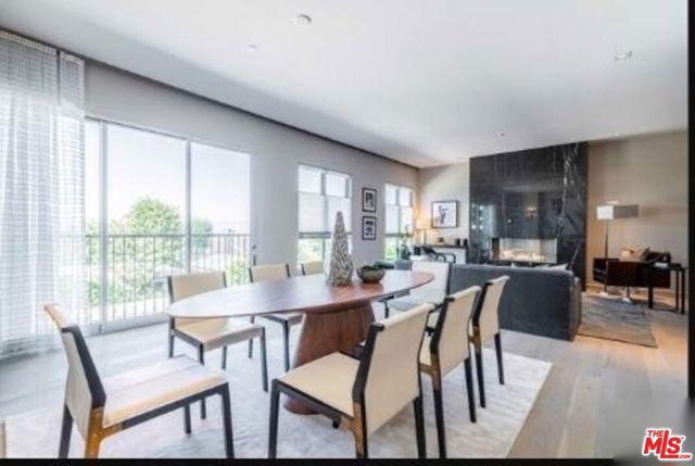 2391 Roscomare 403, Los Angeles, CA 90077