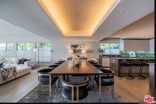 2391 Roscomare 403, Los Angeles, CA 90077