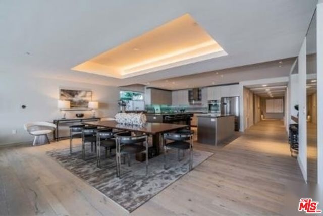2391 Roscomare 403, Los Angeles, CA 90077