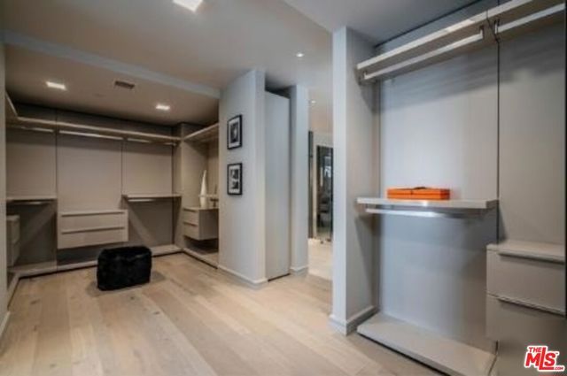 2391 Roscomare 403, Los Angeles, CA 90077