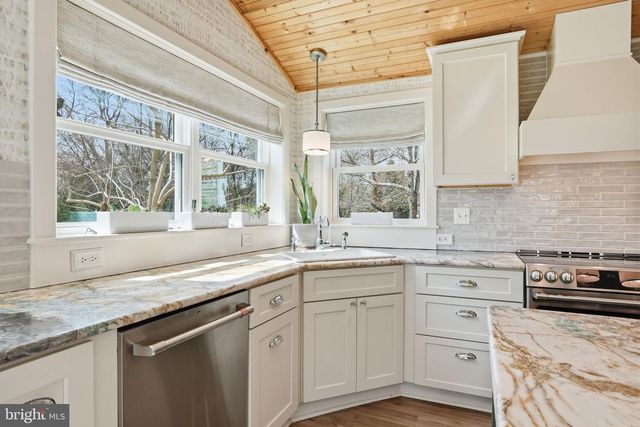 7806 SUMMIT DR, Pasadena, MD 21122