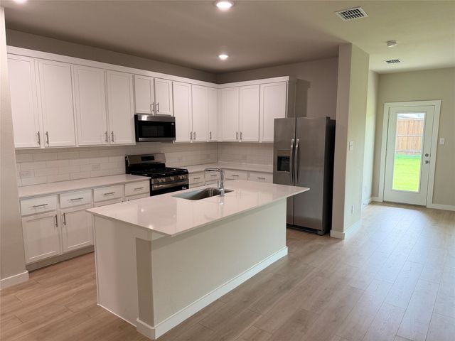 986 Olive Drive, Lavon, TX 75166