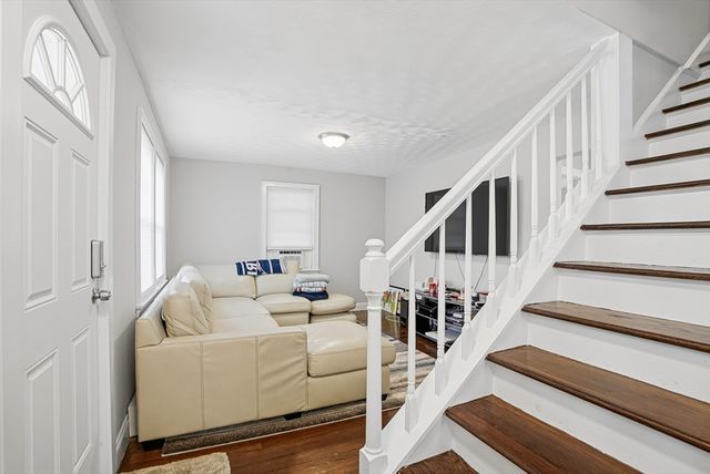 39 Pinehurst, Auburn, MA 01501