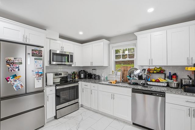 39 Pinehurst, Auburn, MA 01501