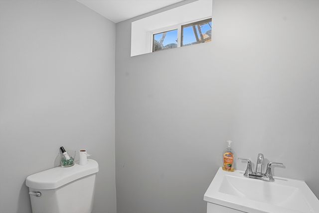39 Pinehurst, Auburn, MA 01501
