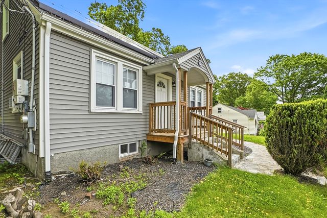 39 Pinehurst, Auburn, MA 01501