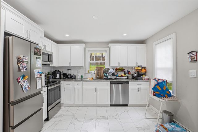 39 Pinehurst, Auburn, MA 01501