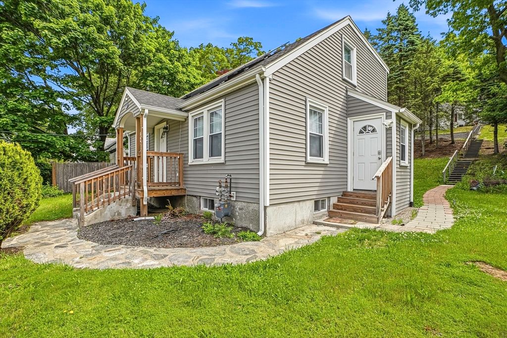 39 Pinehurst, Auburn, MA 01501