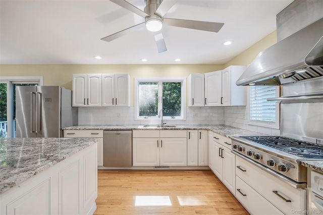 1075 Ships Drive, Southold, NY 11971