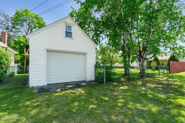 905 Vischer Avenue, Rotterdam, NY 12306
