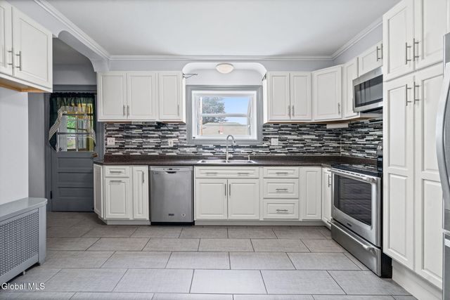 905 Vischer Avenue, Rotterdam, NY 12306