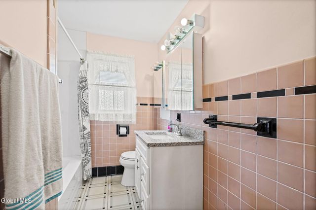 905 Vischer Avenue, Rotterdam, NY 12306
