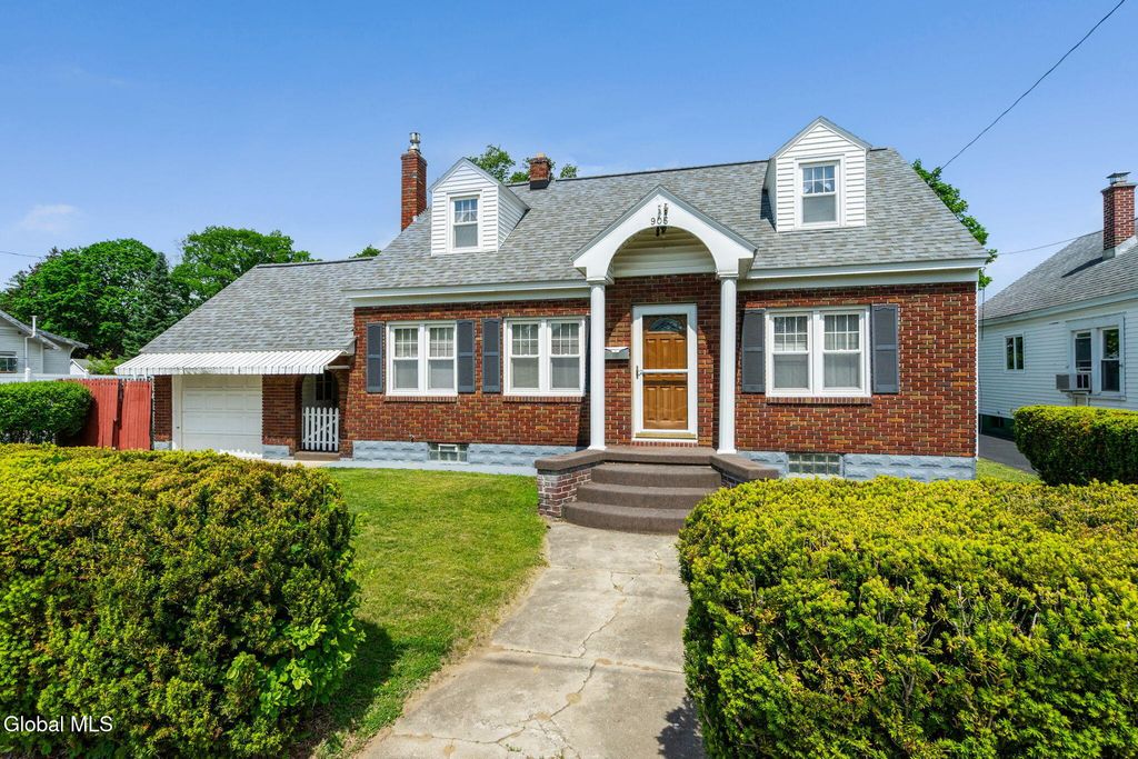 905 Vischer Avenue, Rotterdam, NY 12306