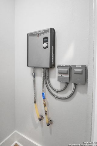 823 N PALMETTO, San Antonio, TX 78202