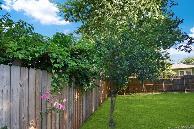 823 N PALMETTO, San Antonio, TX 78202