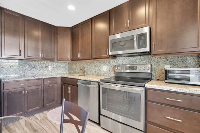 21682 Cypress Rd 11E, Boca Raton, FL 33433