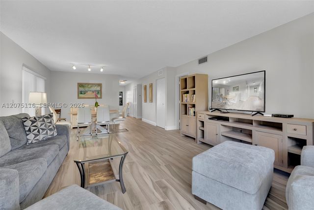 21682 Cypress Rd 11E, Boca Raton, FL 33433