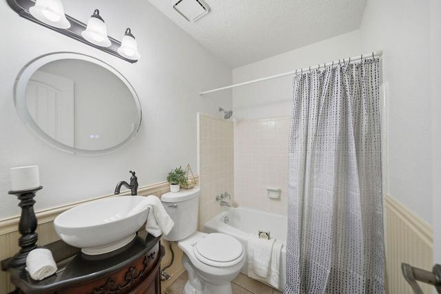 2202 Sierra Street, Kemah, TX 77565