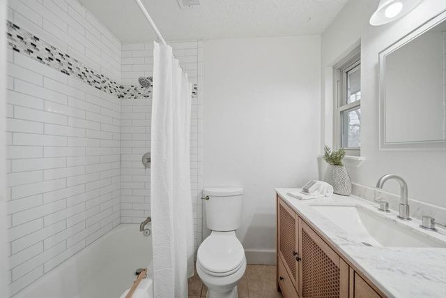 2202 Sierra Street, Kemah, TX 77565