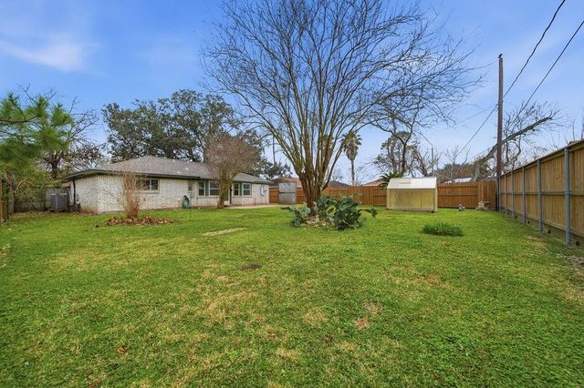 2202 Sierra Street, Kemah, TX 77565