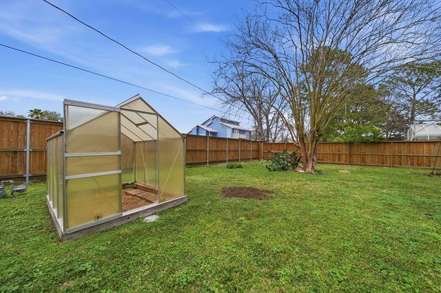 2202 Sierra Street, Kemah, TX 77565