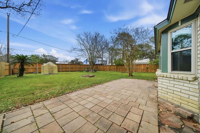 2202 Sierra Street, Kemah, TX 77565