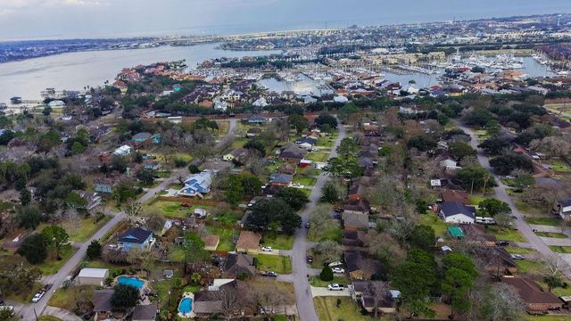 2202 Sierra Street, Kemah, TX 77565