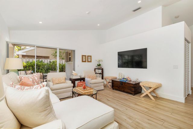 15 Commodore Place, Palm Beach Gardens, FL 33418