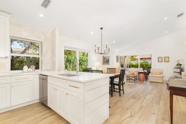 15 Commodore Place, Palm Beach Gardens, FL 33418