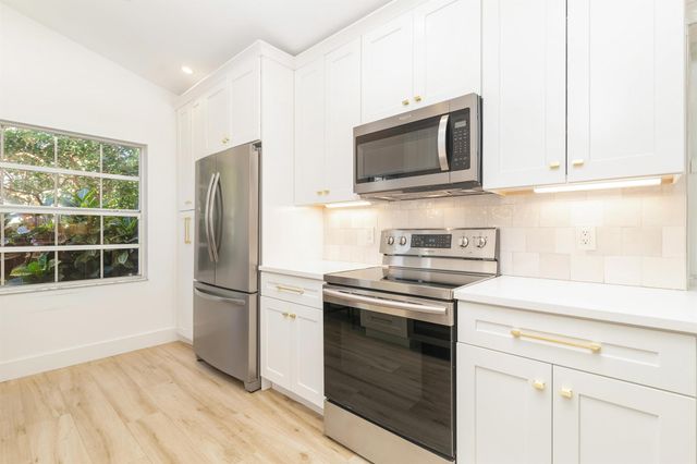 15 Commodore Place, Palm Beach Gardens, FL 33418