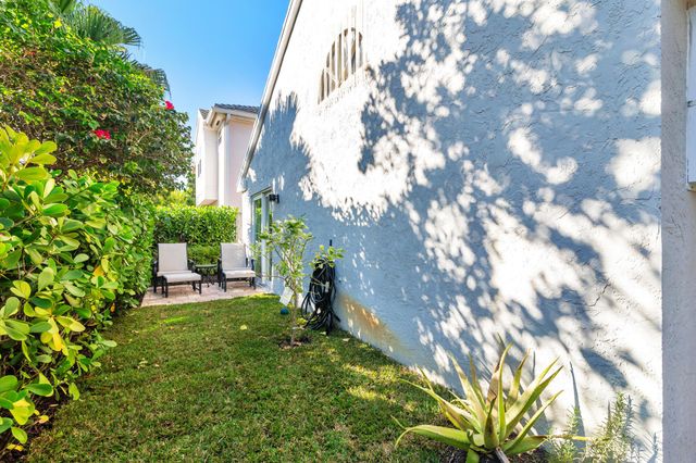 15 Commodore Place, Palm Beach Gardens, FL 33418