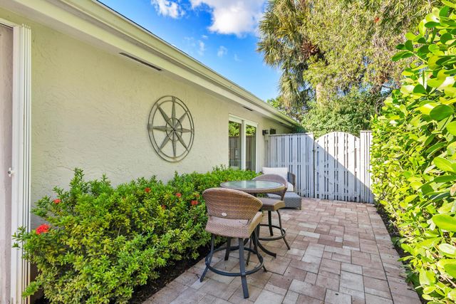 15 Commodore Place, Palm Beach Gardens, FL 33418