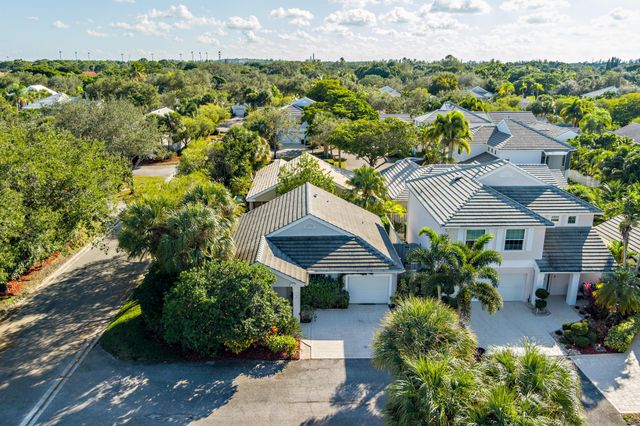 15 Commodore Place, Palm Beach Gardens, FL 33418