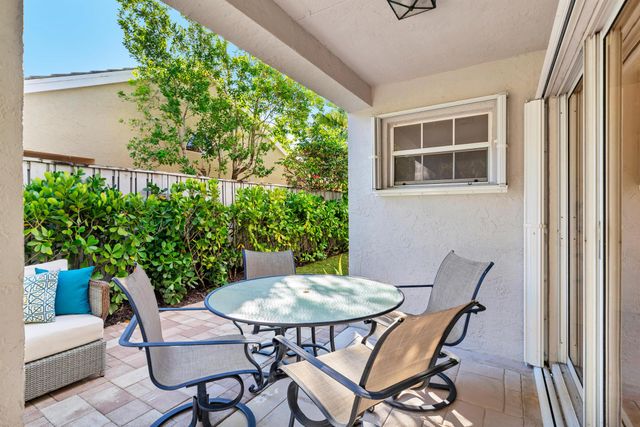 15 Commodore Place, Palm Beach Gardens, FL 33418