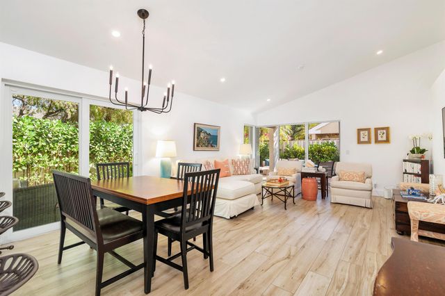 15 Commodore Place, Palm Beach Gardens, FL 33418