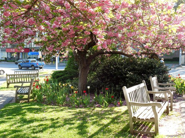 11 Bryant Crescent 1J, White Plains, NY 10605