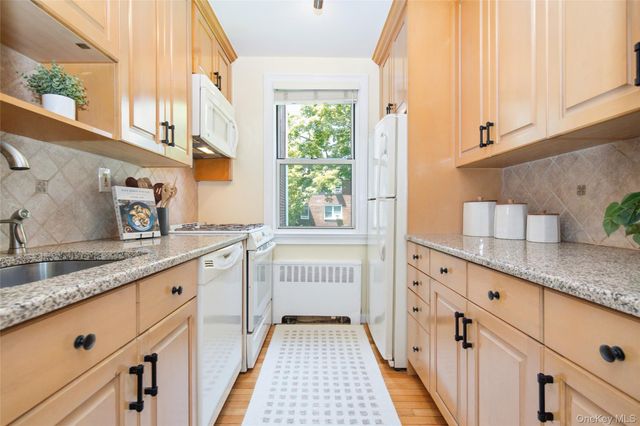 11 Bryant Crescent 1J, White Plains, NY 10605