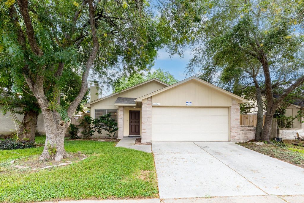 10722 Highland Woods Drive, Sugar Land, TX 77498