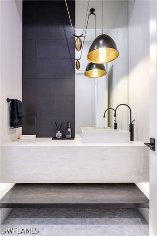 3235 REGATTA RD, Naples, FL 34103
