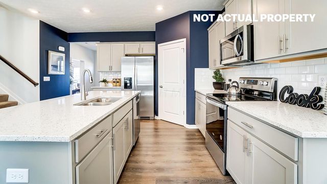 7722 Hickory Lakes Drive, Pickerington, OH 43147