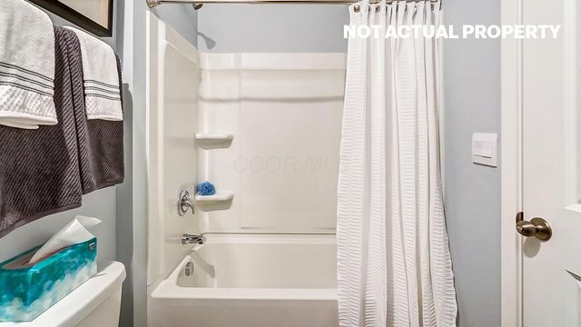 7722 Hickory Lakes Drive, Pickerington, OH 43147